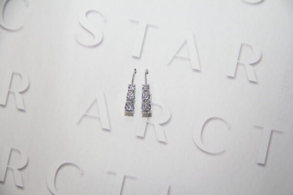 Graduating round drop earrings - Image 2