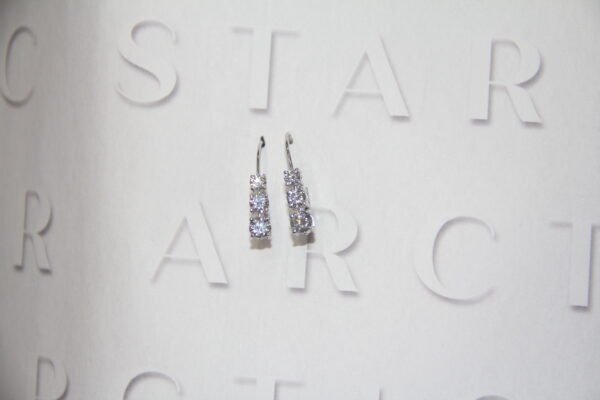 Graduating round drop earrings